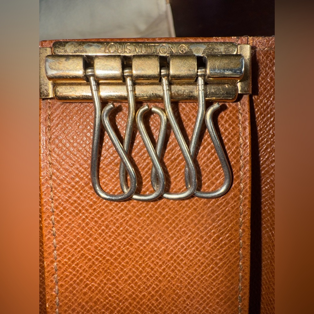 Louis Vuitton Monogram key holder - Picture 10 of 10